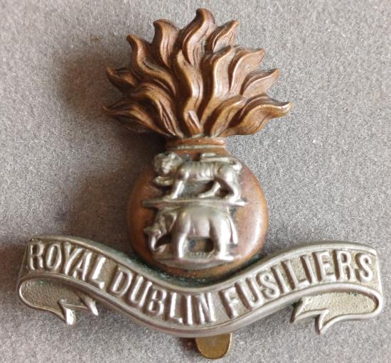 BRITISH - Royal Dublin Fusiliers Bi-Metal Hat Badge