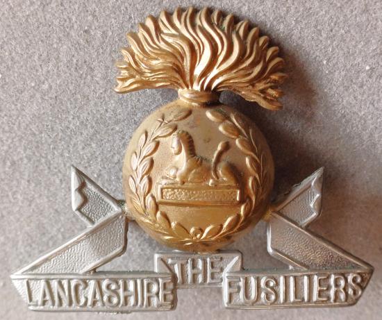 BRITISH - Lancashire Fusiliers Bi-Metal (5/6/7/8 Territorial Battalions) Hat Badge (KK1716)