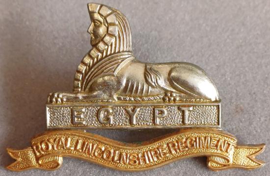 BRITISH - The Royal Lincolnshire Regiment Bi-Metal Hat Badge (KK 1978)